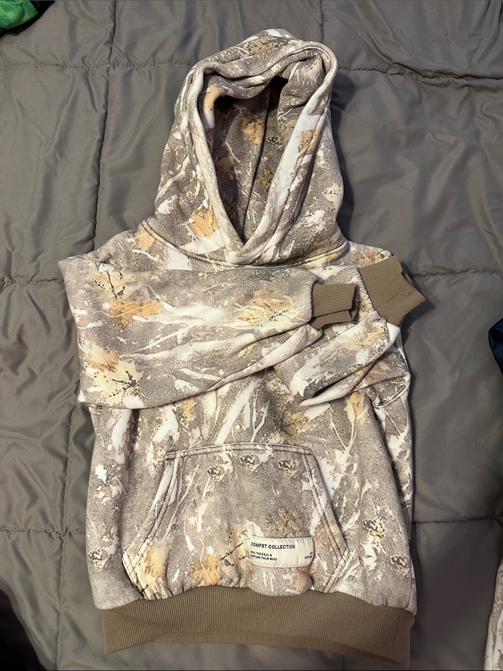 Comfort kids size small white camo set
